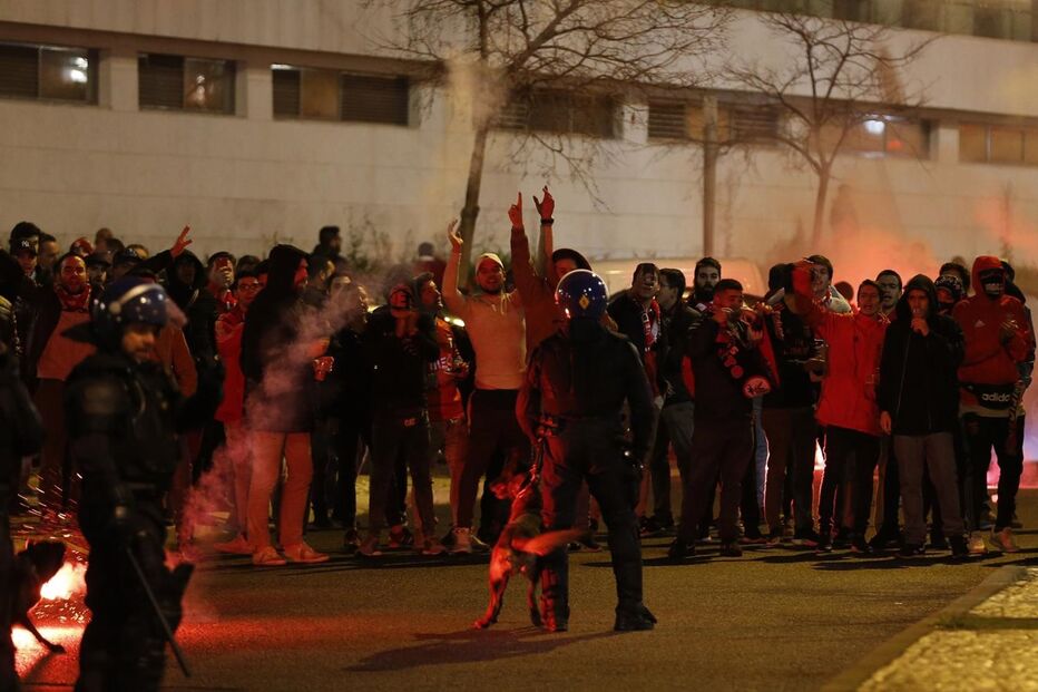 As imagens que marcam o dérbi antes do apito inicial
