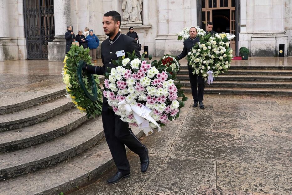 Dor e emoção no último adeus a Guida Maria