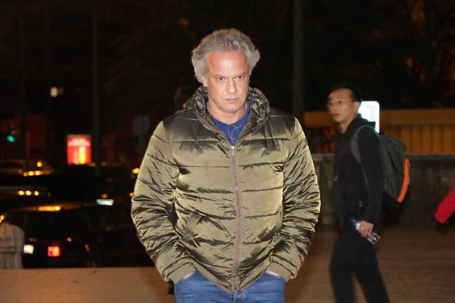 Ricardo Carriço no velório de Guida Maria