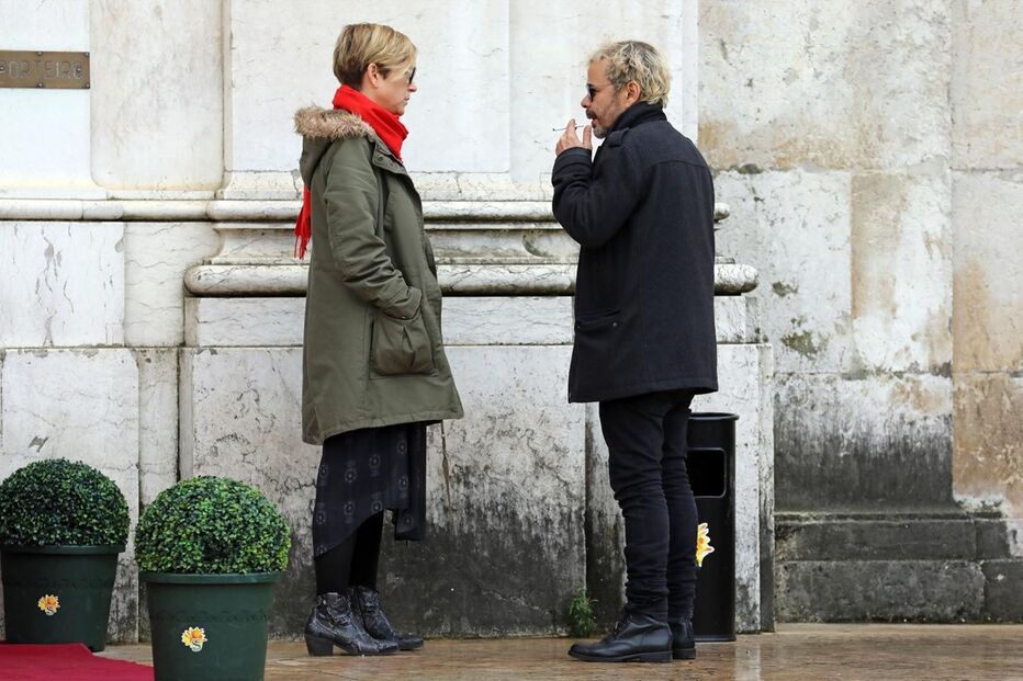 Paula Lobo Antunes e Cassiano Carneiro no velório de Guida Maria