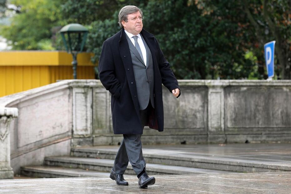 Luís Cunha Velho no velório de Guida Maria