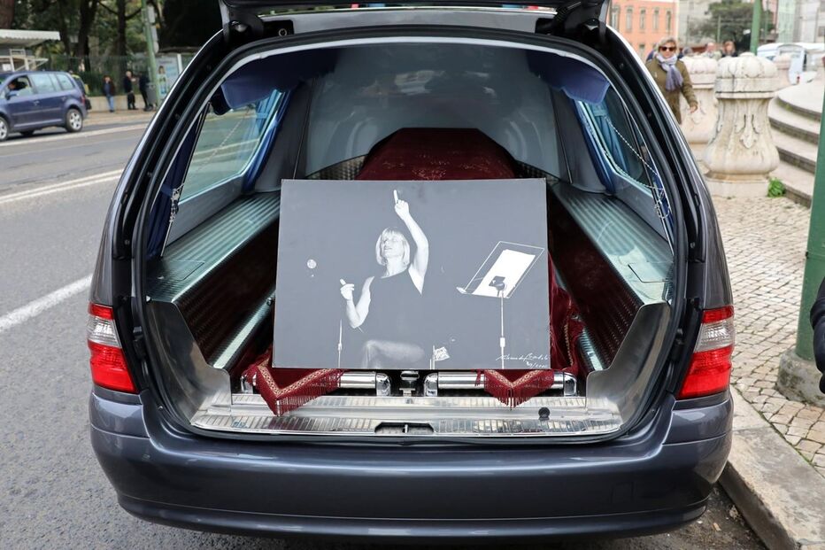 Amigos e colegas de Guida Maria foram à Basílica da Estrela prestar homenagem à atriz	