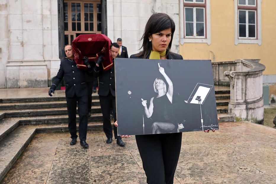 Amigos e colegas de Guida Maria foram à Basílica da Estrela prestar homenagem à atriz	
