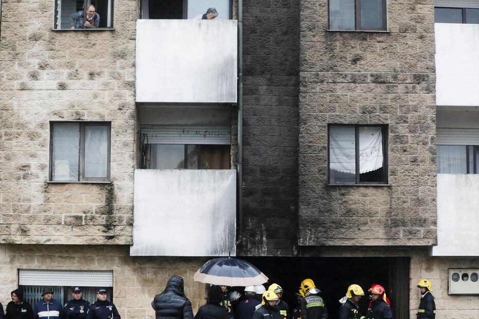 Bloco de apartamentos na rua de S. Bartolomeu ficou sem condições de habitabilidade para todos os moradores