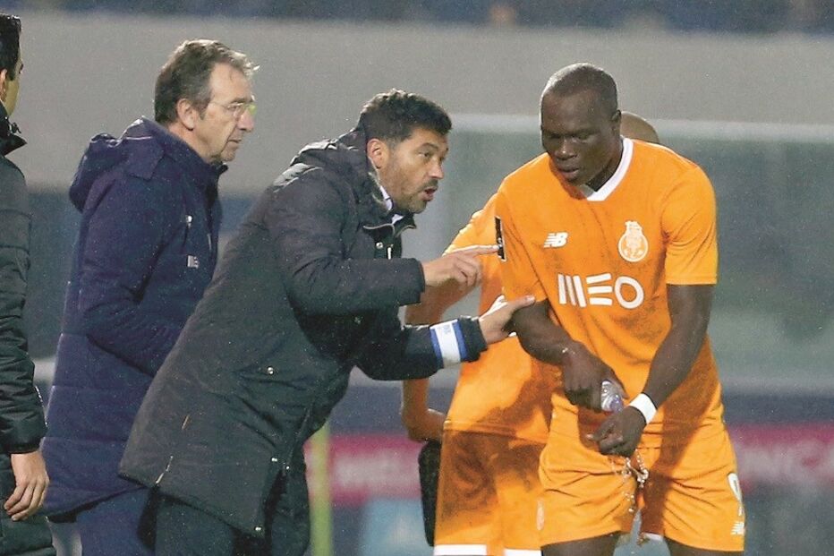 Sérgio Conceição procura um jogador para servir de alternativa a Aboubakar 