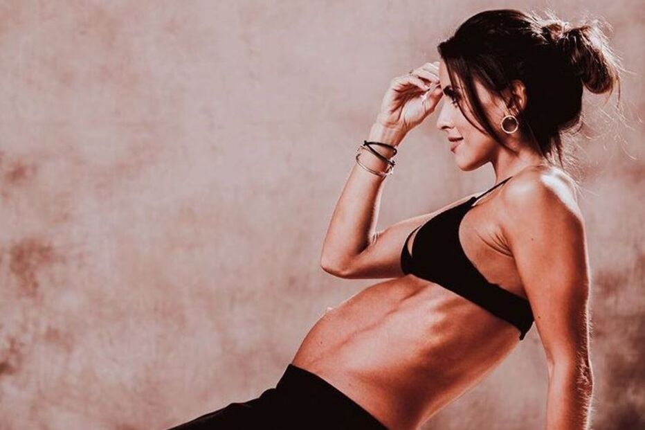 Carolina Patrocínio mostra barriga