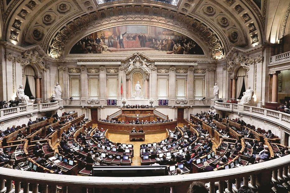 Deputados optaram por enviar propostas para a especialidade. A comissão tem agora 60 dias para reunir consenso