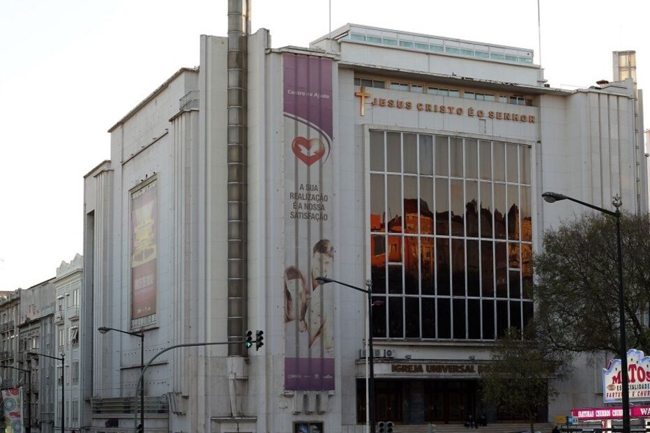 O ex-cinema Império é uma das mais importantes instalações da Igreja Universal do Reino de Deus em Portugal, onde se reúnem centenas de fiéis 
