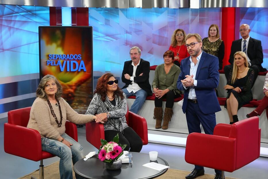 Ana Paula Lima (à esq.) e Maria de Fátima Lima abraçaram-se, depois de três décadas sem terem qualquer contacto