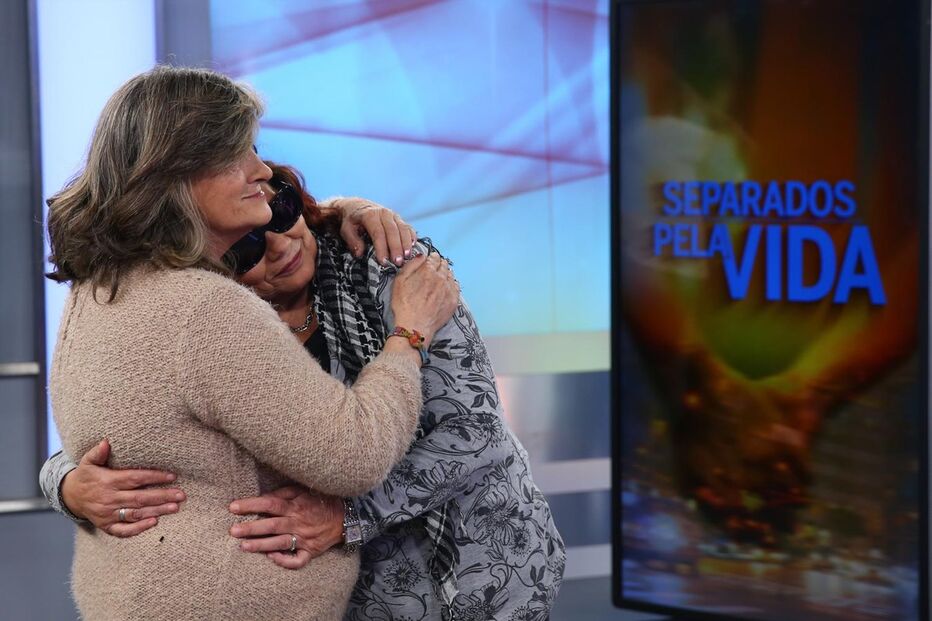 Ana Paula Lima (à esq.) e Maria de Fátima Lima abraçaram-se, depois de três décadas sem terem qualquer contacto