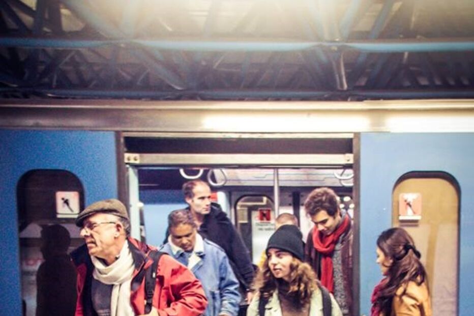 Lisboa, evento, metro, cuecas, calças