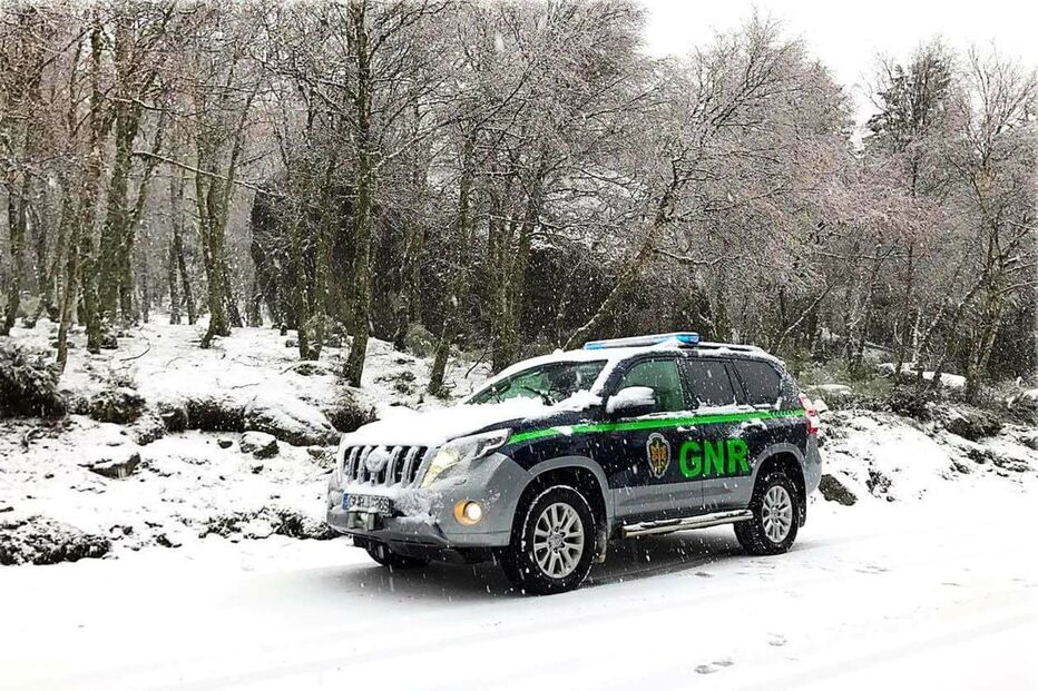 Neve em Espanha dificulta vida a camionistas portugueses