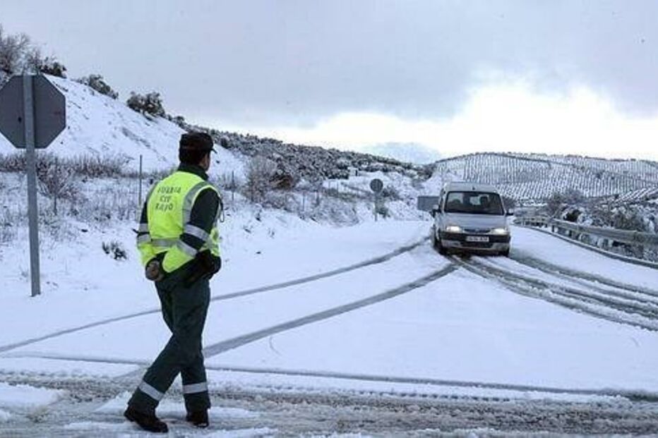 Neve em Espanha dificulta vida a camionistas portugueses