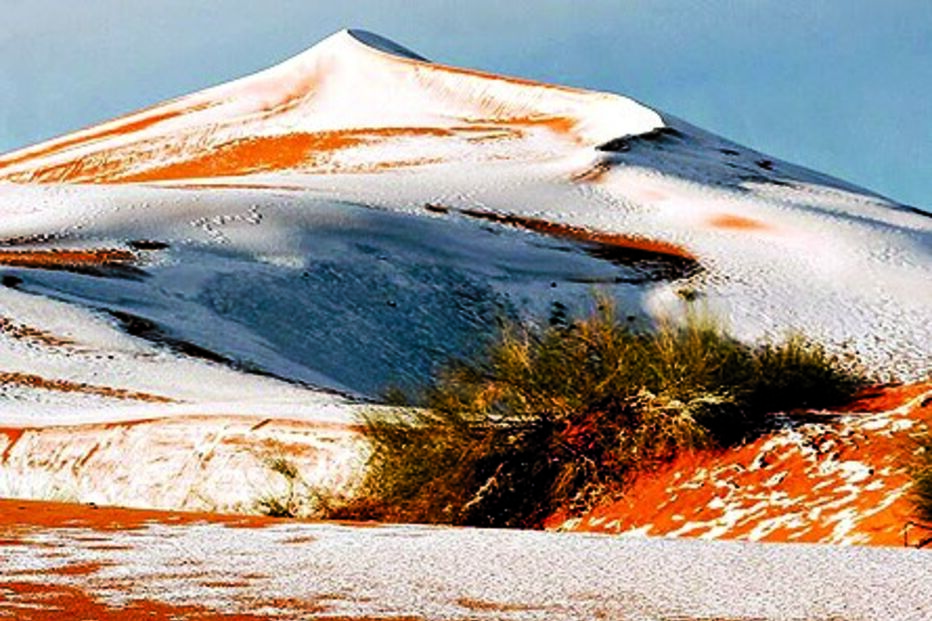 Neve cai no deserto do Saara