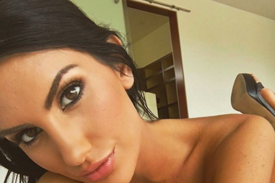 Olivia Nova, de 20 anos, foi encontrada morta em casa