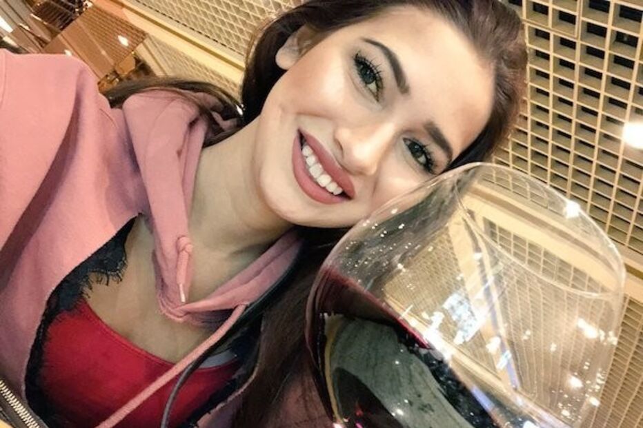 Olivia Nova, de 20 anos, foi encontrada morta em casa