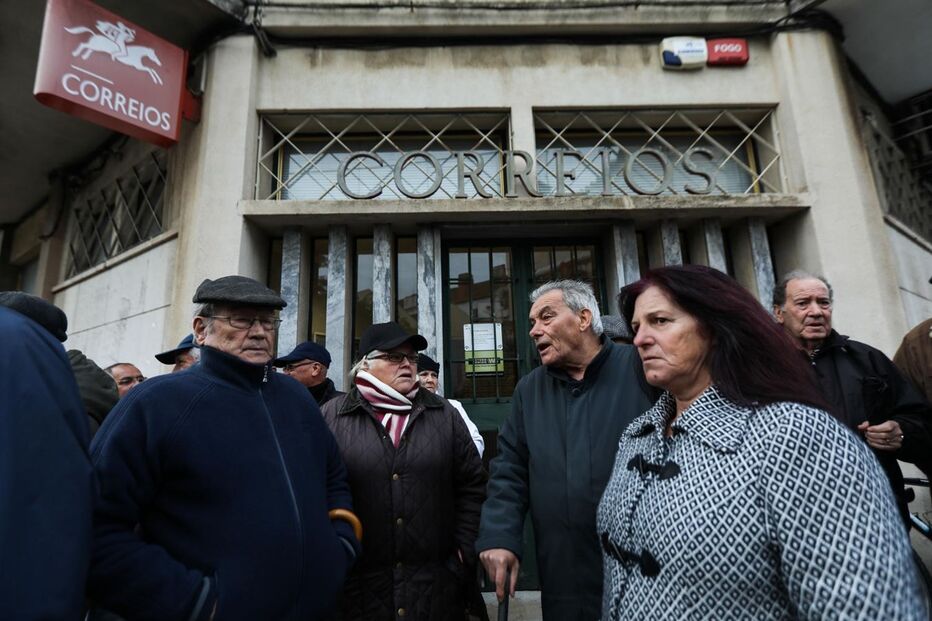 Manifestação contra o fecho dos CTT em Paio Pires, Seixal