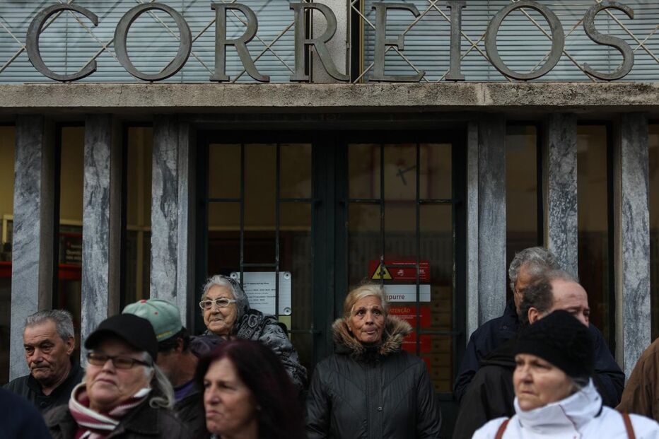 Manifestação contra o fecho dos CTT em Paio Pires, Seixal