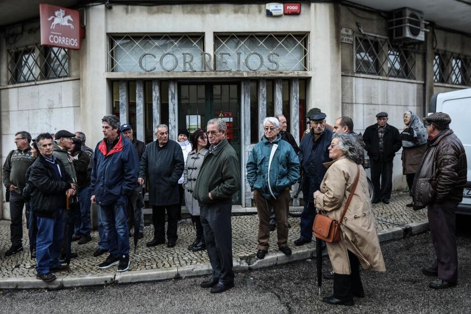 Manifestação contra o fecho dos CTT em Paio Pires, Seixal