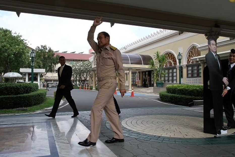 Primeiro-ministro da Tailândia manda jornalistas 