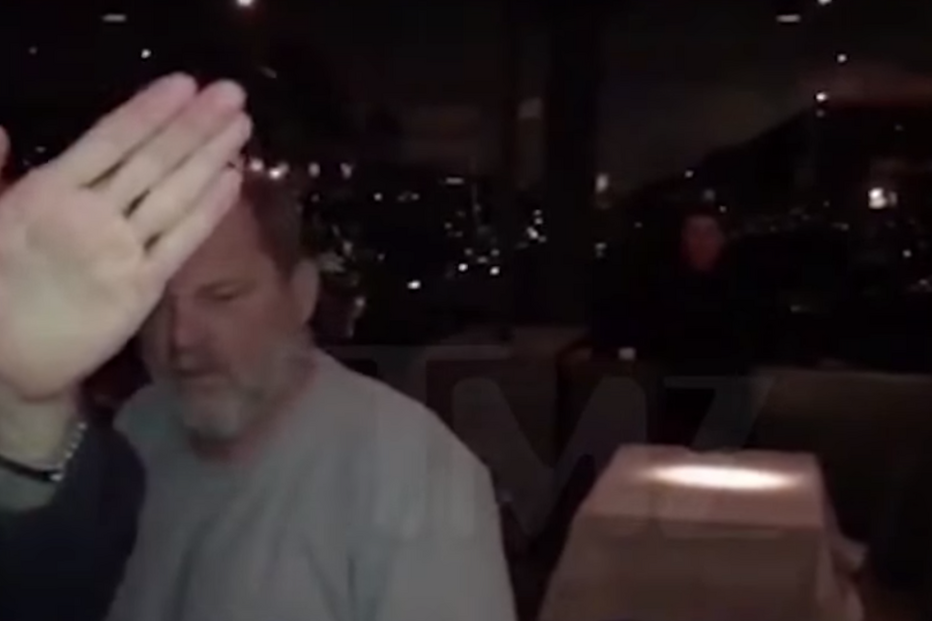 Weinstein agredido com duas bofetadas em restaurante