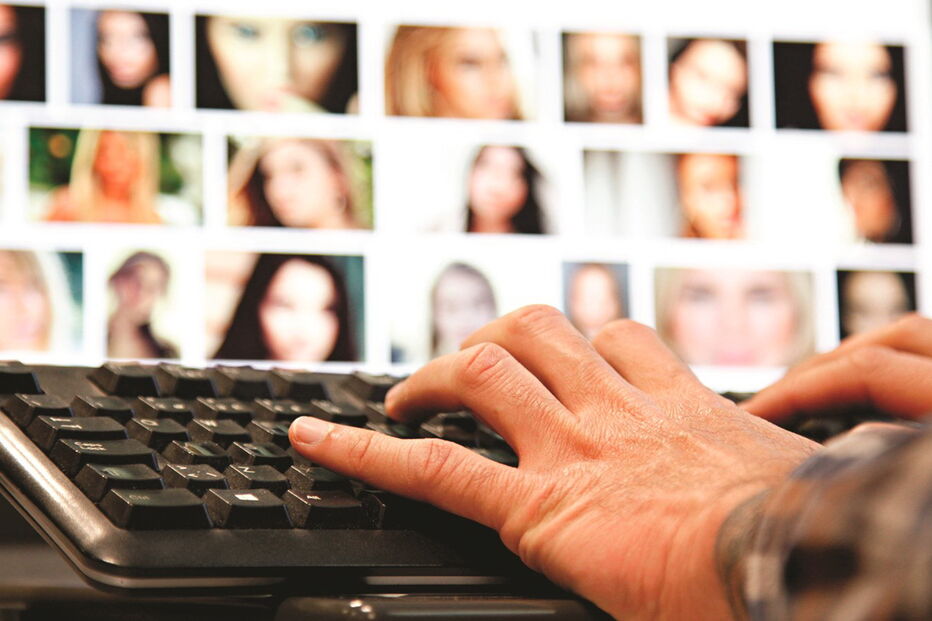 Professor aproveitava-se do cargo para assediar alunas sexualmente 