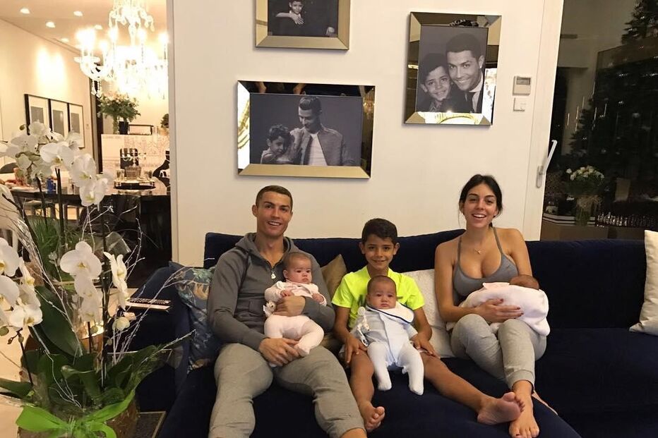 Cristiano Ronaldo com Georgina e os filhos, Cristianinho, Eva, Mateo e Alana Martina