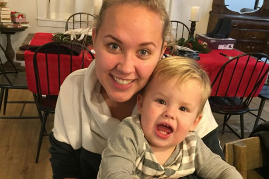 Mãe mostra momentos emocionantes antes de dar bebé para adoção