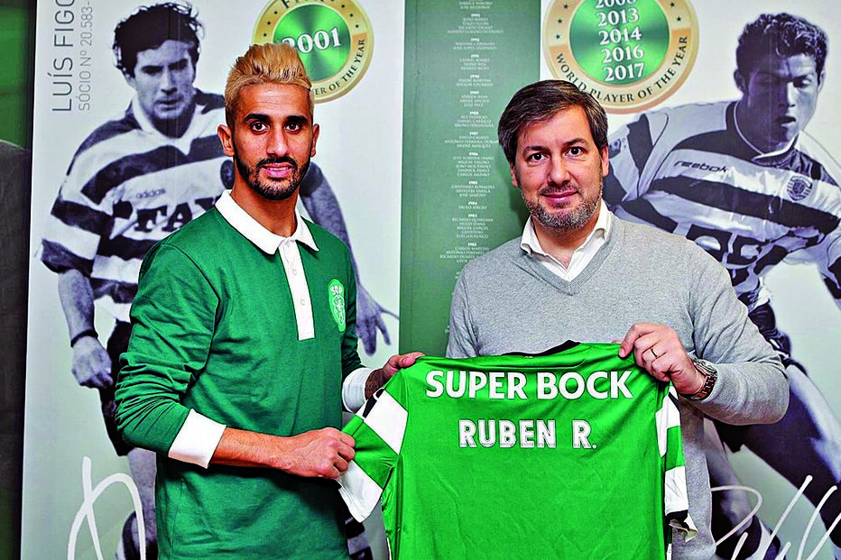 Rúben Ribeiro e Bruno de Carvalho depois da assinatura do contrato   