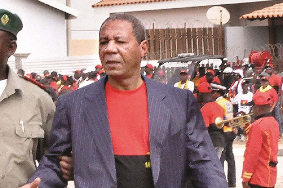 General Kopelipa, ex-chefe da Casa Militar da presidência, movimentou 70 milhões em Portugal