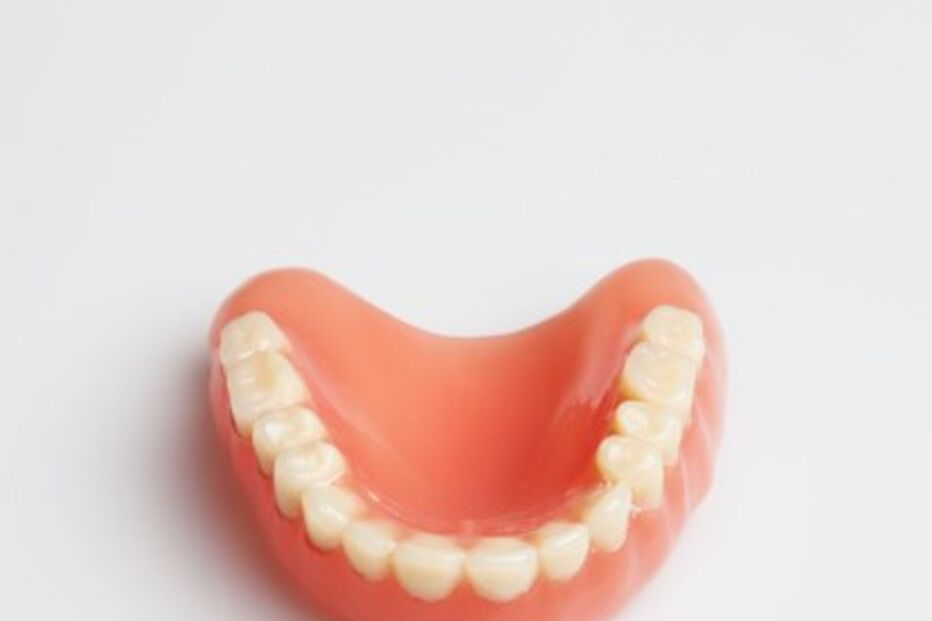 Homem ficou com prótese dentária entalada na garganta durante 40 horas