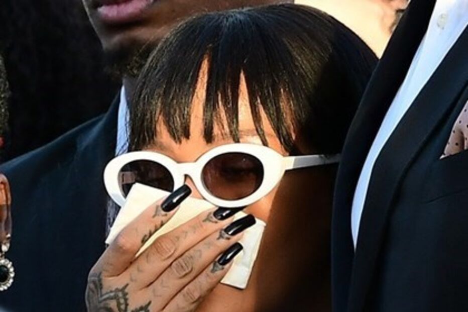 Rihanna chora morte de primo