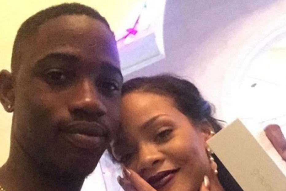 Rihanna chora morte de primo