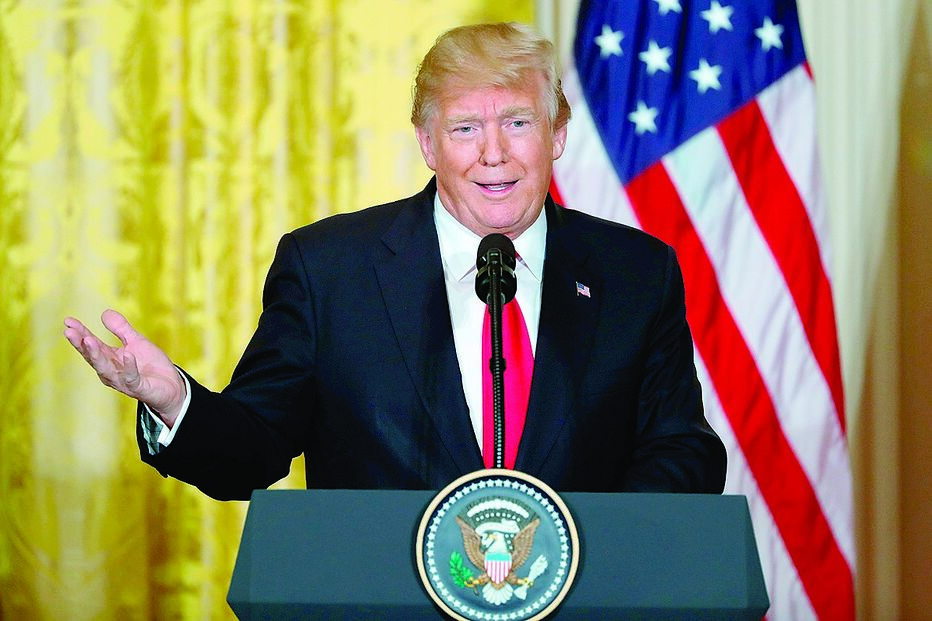 O presidente Trump é acusado de racismo por palavras insultuosas sobre o Haiti, El Salvador e países africanos