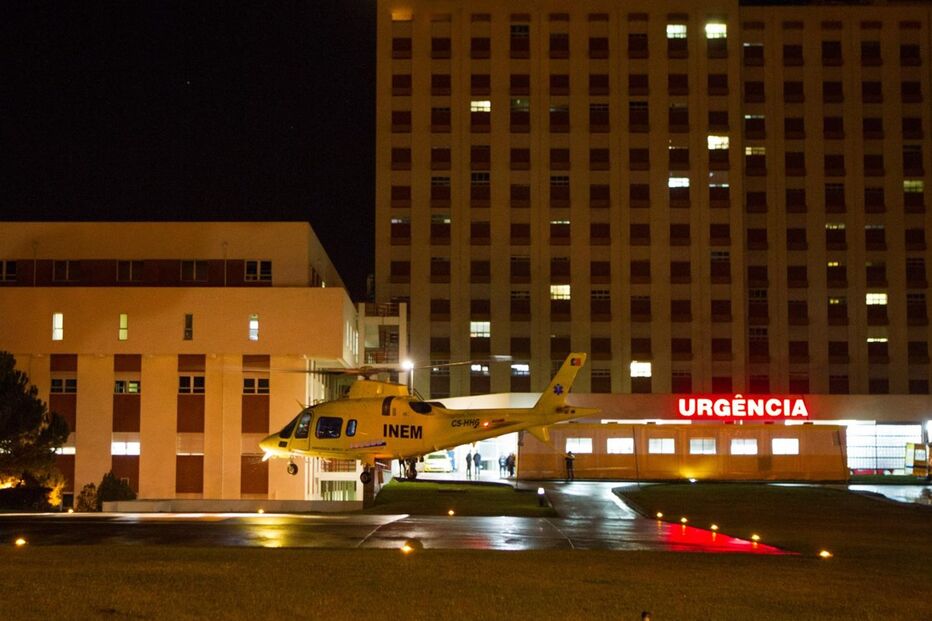 Helicóptero do INEM chega com ferido grave ao hospital de Coimbra