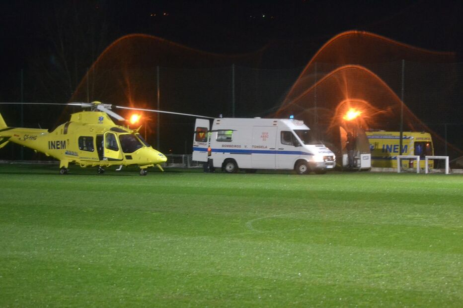 Helicóptero do INEM sai do Estadio João Cardoso, em Tondela