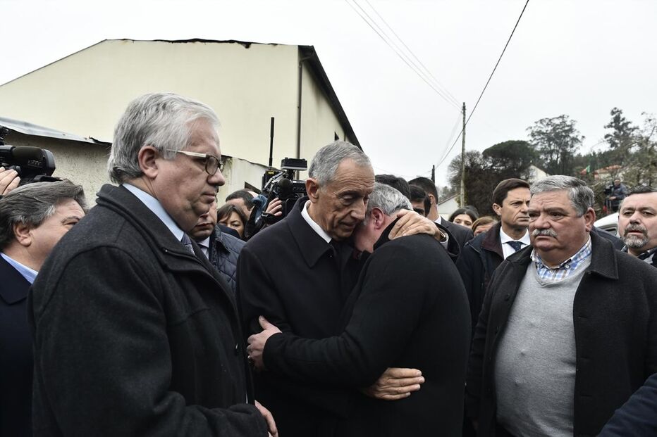 Marcelo conforta populares de Tondela