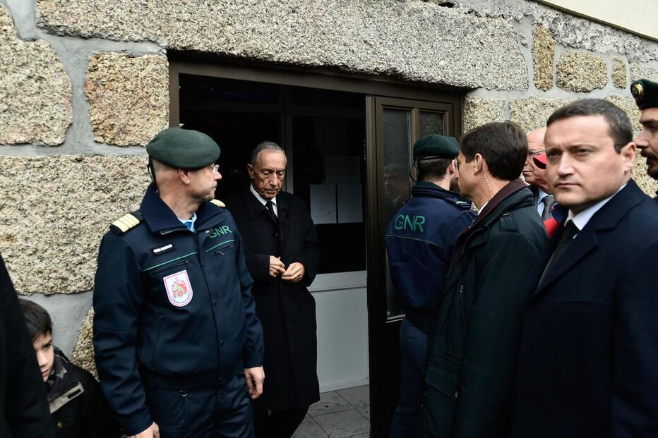 Marcelo conforta populares de Tondela