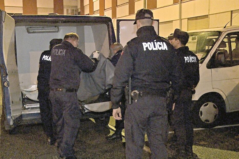 Corpo da idosa foi levado pela PSP para o Instituto de Medicina Legal de Lisboa