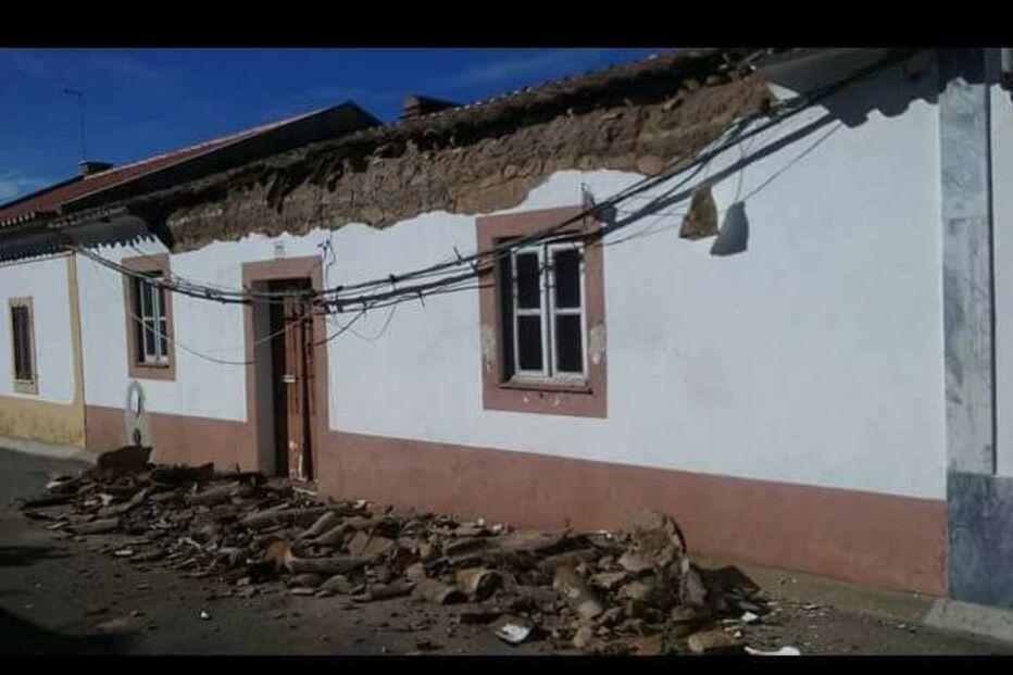 Casa danificado em Alcáçovas, Viana do Alentejo, após sismo 