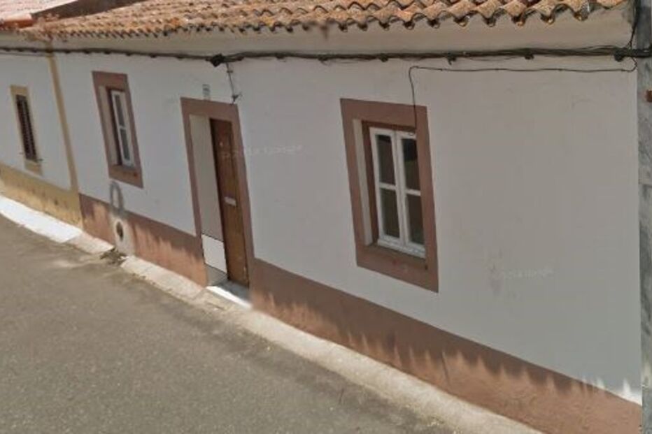 Casa danificado em Alcáçovas, Viana do Alentejo, após sismo