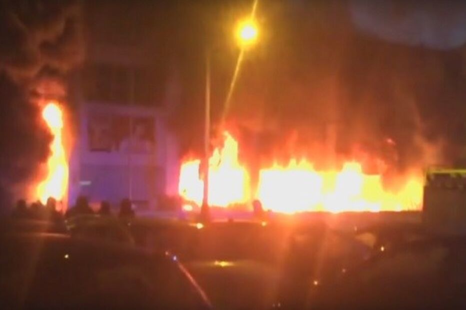 Fogo consome loja nos Olivais