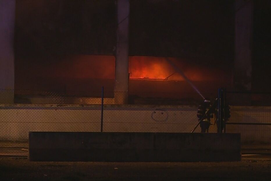 Fogo consome loja nos Olivais