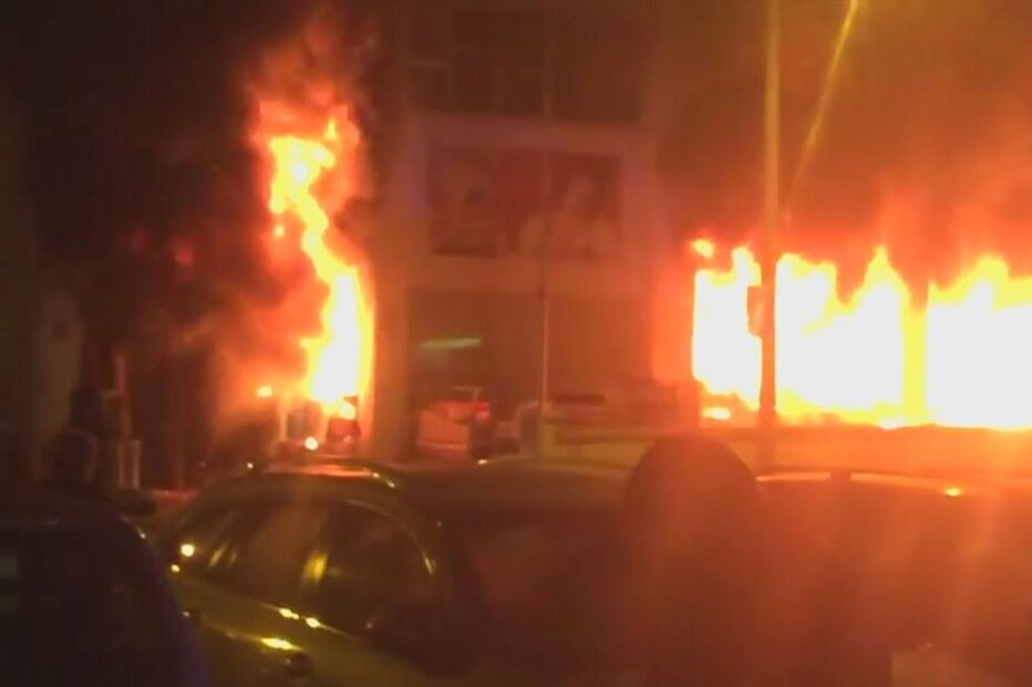 Fogo consome loja nos Olivais