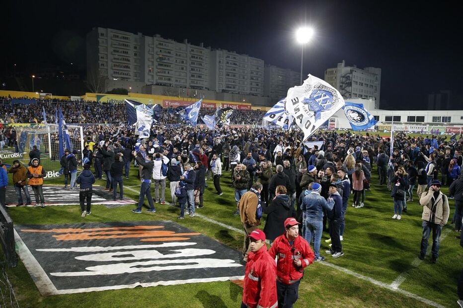Bancada portista evacuada devido a problemas na estrutura