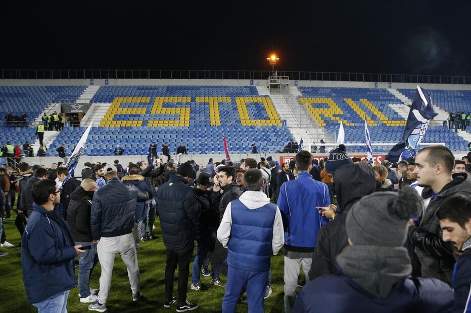 Bancada portista evacuada devido a problemas na estrutura