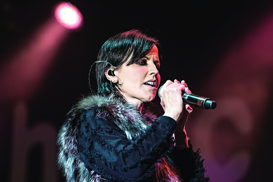 Dolores O’Riordan era conhecida pela voz de mezzo-soprano e por estar constantemente a mudar de corte de cabelo