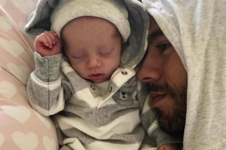 Enrique Iglesias com um dos filhos