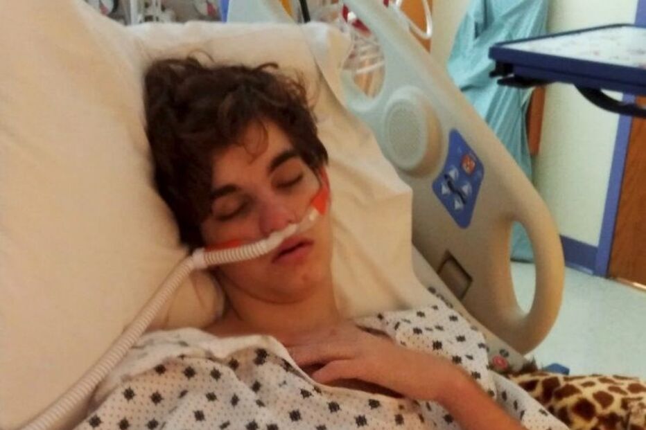 Adolescente em estado crítico após comer sandes mista