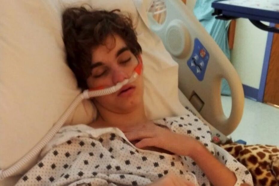 Adolescente em estado crítico após comer sandes mista